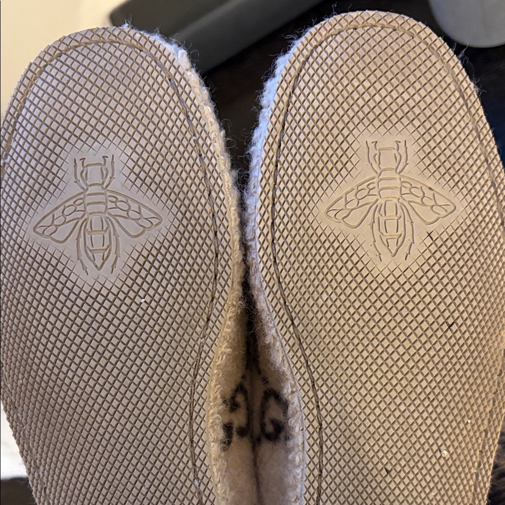 Gucci Cream and Black Shearling Loafers with Gold Bit - Picture 5 of 6